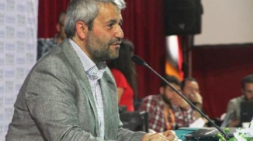 Eski Bakan Ergün, Kitabını Imzaladı