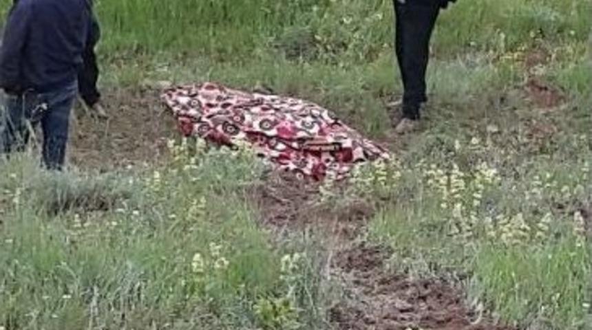 Kullandığı Trakt&ouml;r&uuml;n Altında Kalan &Ccedil;ift&ccedil;i &Ouml;ld&uuml;