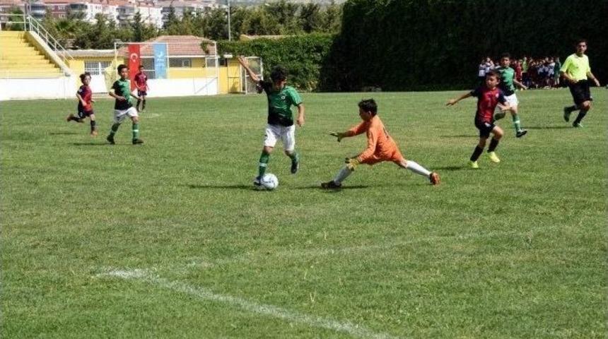 &lsquo;&ccedil;ocuk Futbol Şenliği&rsquo;nin Şampiyonu Altınordu