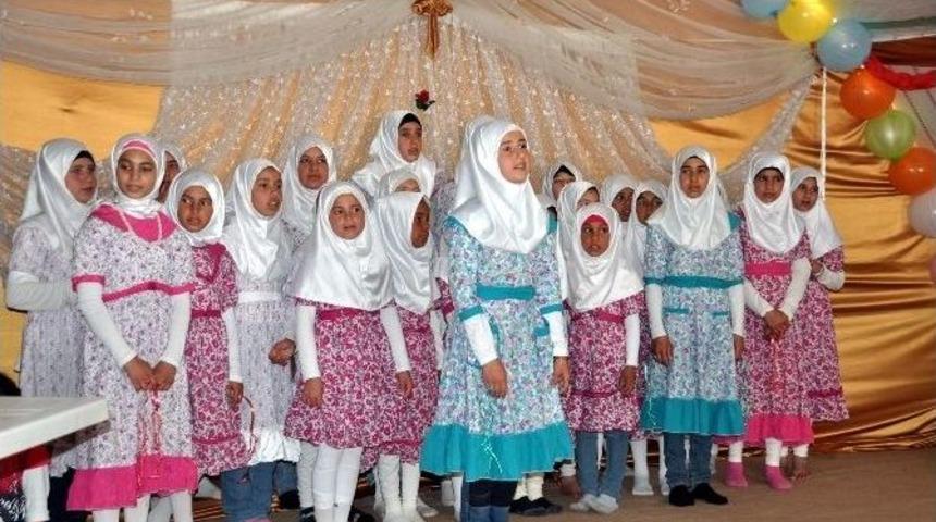 &Ccedil;adır Kentte Miniklerden İlahi Dinletisi