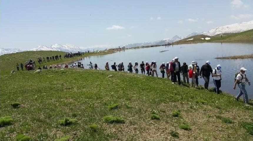 Hakkari Dağlarında Gen&ccedil;lik Y&uuml;r&uuml;y&uuml;ş&uuml;