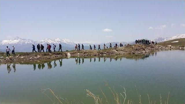 Hakkari Dağlarında Gençlik Yürüyüşü