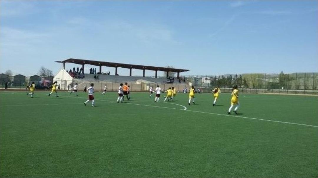 Arpa&ccedil;ay Ybo Kız Futbol Takımı Samsun Ekibine Penaltı Atışlarında Yenildi