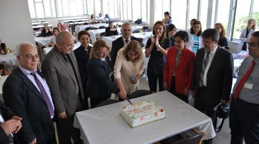 &ldquo;hemşire Şefkatle Bakım Yapan Kişidir&rdquo;