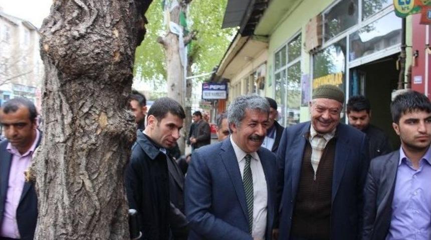 Fırat&rsquo;a Mahallebaşında Sevgi Seli...