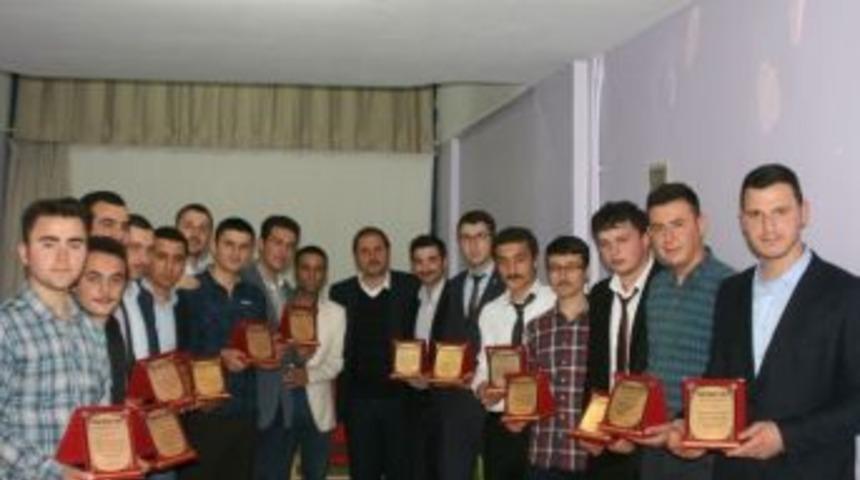 Huzur Erkek &Ouml;ğrenci Yurdu&rsquo;nda 19. Mezuniyet Sevinci