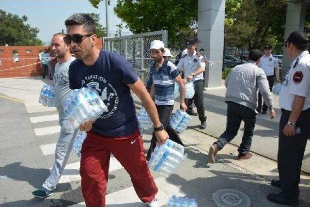 Bursa’Da Otomotiv Işçilerinin Eylemi Devam Ediyor