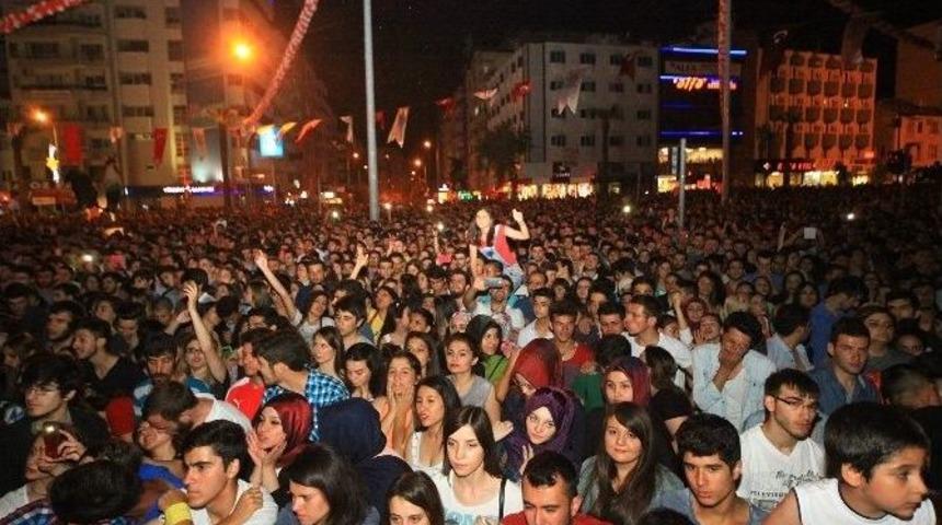 Denizli Kolpa Ve Fettah Can&rsquo;la Coştu