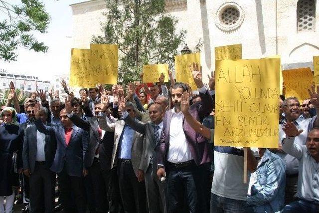 Ak Parti’lilerden Mursi’nin İdam Cezasına Karşı Protesto Eylemi