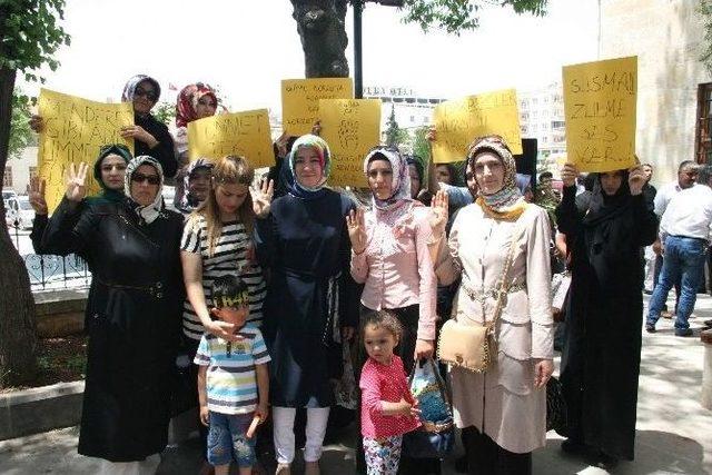 Ak Parti’lilerden Mursi’nin İdam Cezasına Karşı Protesto Eylemi