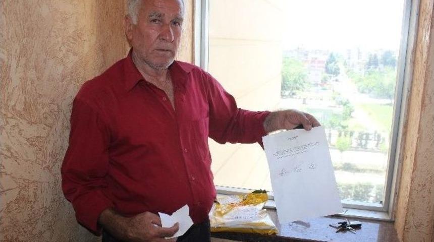 Cep Telefonu Beklediği Paketten Parf&uuml;m Ve Seccade &Ccedil;ıktı