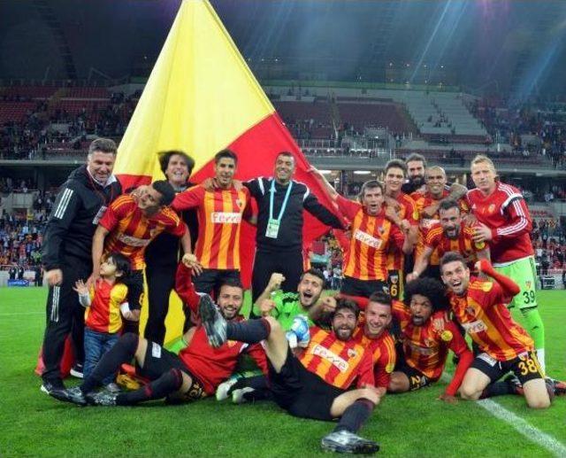 Kayserispor Şampiyonluğu Sabaha Kadar Kutladı