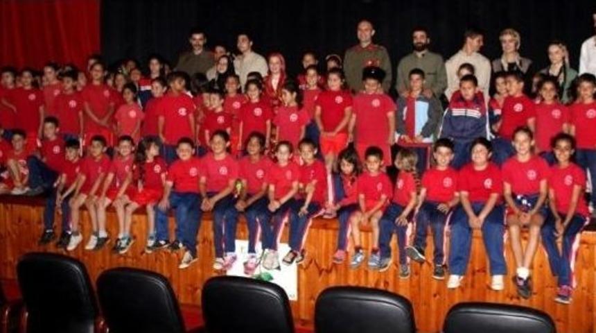 &Ccedil;anakkale Destanı Yavru Vatanda Sahnelendi