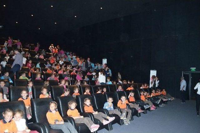 Atık Pil Toplayan &Ouml;ğrencilere Sinema &Ouml;d&uuml;l&uuml; 2