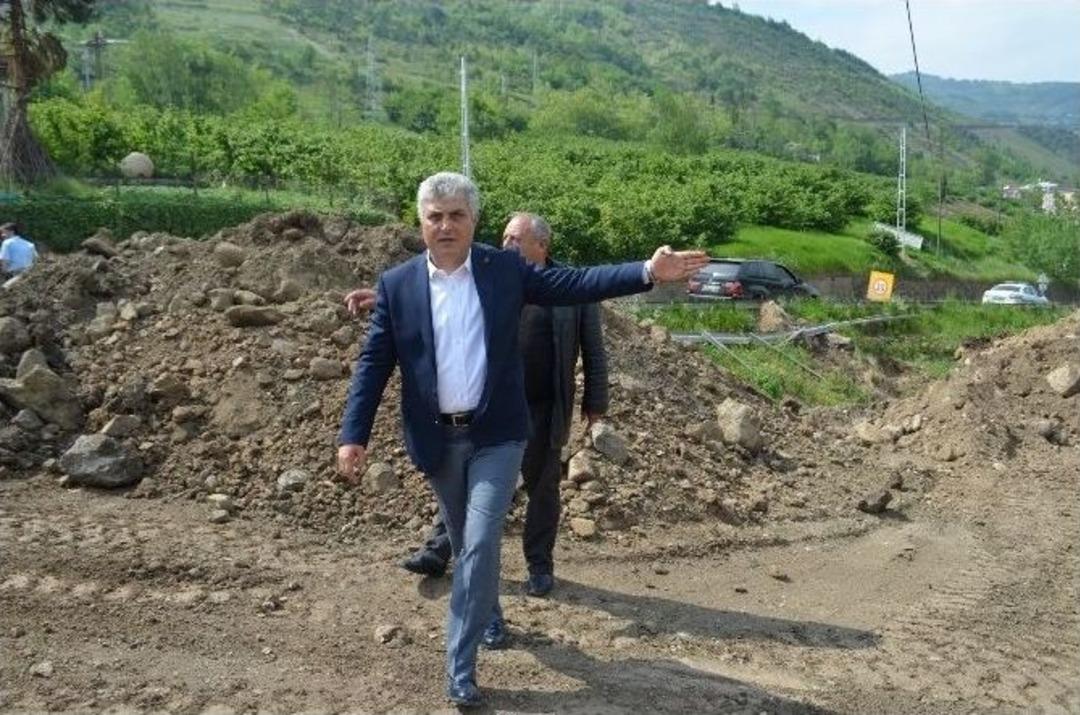 Ak Parti Milletvekillerinin Se&ccedil;im &Ccedil;alışmaları S&uuml;r&uuml;yor