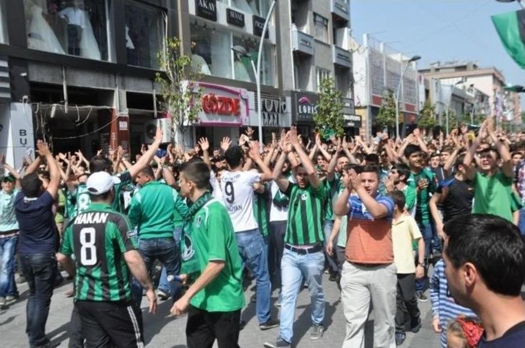Tatangalar&rsquo;dan Sakaryaspor&rsquo;a Destek Y&uuml;r&uuml;y&uuml;ş&uuml;