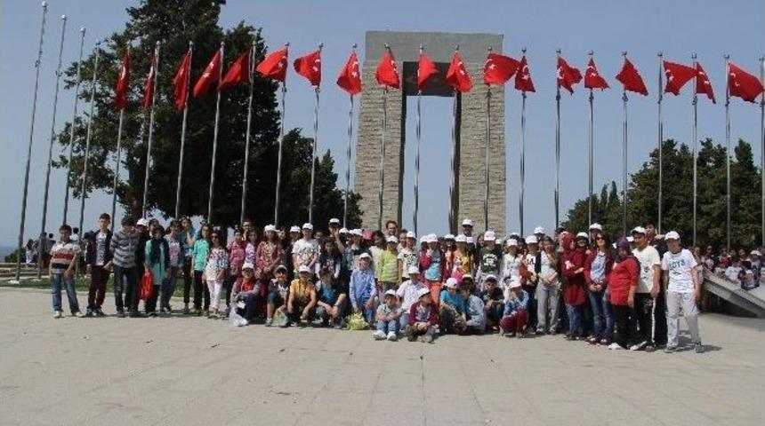 Clk Uludağ Elektrik 200 &Ouml;ğrenciyi &Ccedil;anakkale&rsquo;ye G&ouml;t&uuml;rd&uuml;