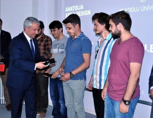 Geleceğin Hava Aracını Yapan &Ouml;ğrenciler &Ouml;d&uuml;llendirildi 1