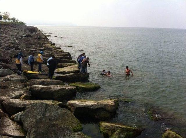 Sürmene’de Bir Genç Denizde Boğuldu 1