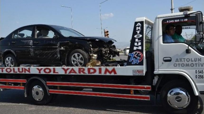 Nazilli&rsquo;de Polislerin Bulunduğu Ara&ccedil; Takla Attı: 5 Yaralı