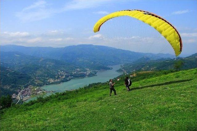 Ayvacık Yama&ccedil; Paraş&uuml;t&ccedil;&uuml;lerinin G&ouml;zdesi Oldu 1