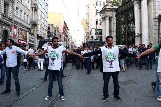 Hdp Binalarına Yapılan Saldırılar Beyoğlu nda Y&uuml;r&uuml;y&uuml;şle Protesto Edildi 1