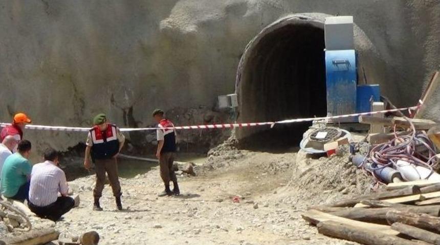 G&ouml;&ccedil;&uuml;kte Toprak Altında Kalan İş&ccedil;inin Cansız Bedenine Ulaşıldı