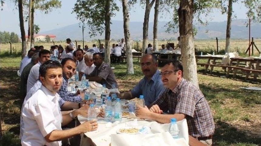 Efeler&rsquo;de G&ouml;rev Yapan İmamlar İki Namaz Arası G&ouml;n&uuml;llerince Eğlendi