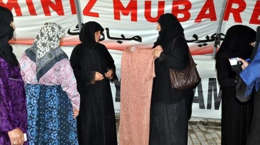 &Ccedil;adır Kentteki Yaşlılara Elbise Yardımı