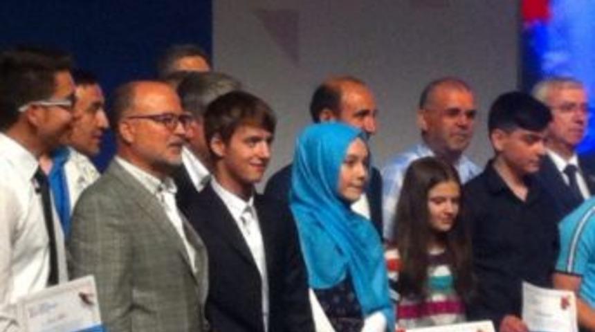 "t&uuml;rkiye Değer &Ouml;d&uuml;lleri"nde Gemlikli Şair Birinci Oldu