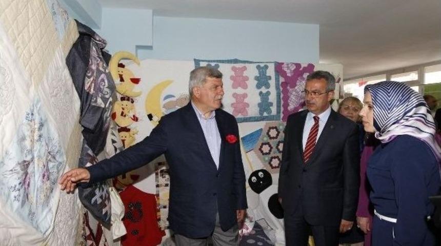 Gesmek Barış Sergisini Başkanlar A&ccedil;tı