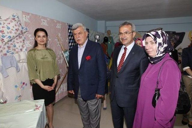 Gesmek Barış Sergisini Başkanlar A&ccedil;tı 3