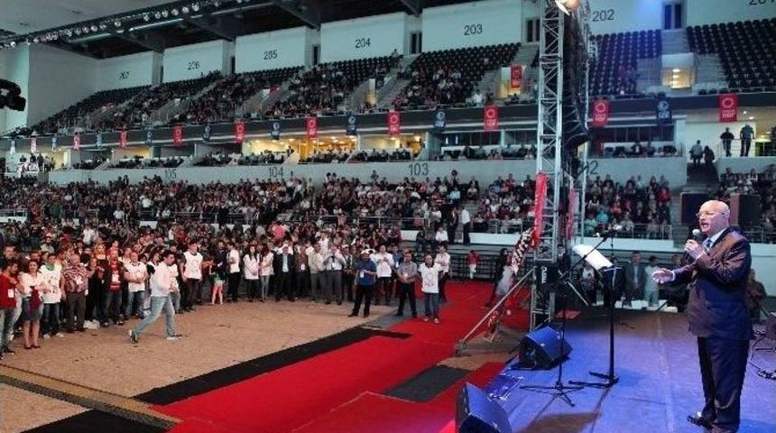 &Ccedil;orumlulardan Yaşar&rsquo;a Plaket