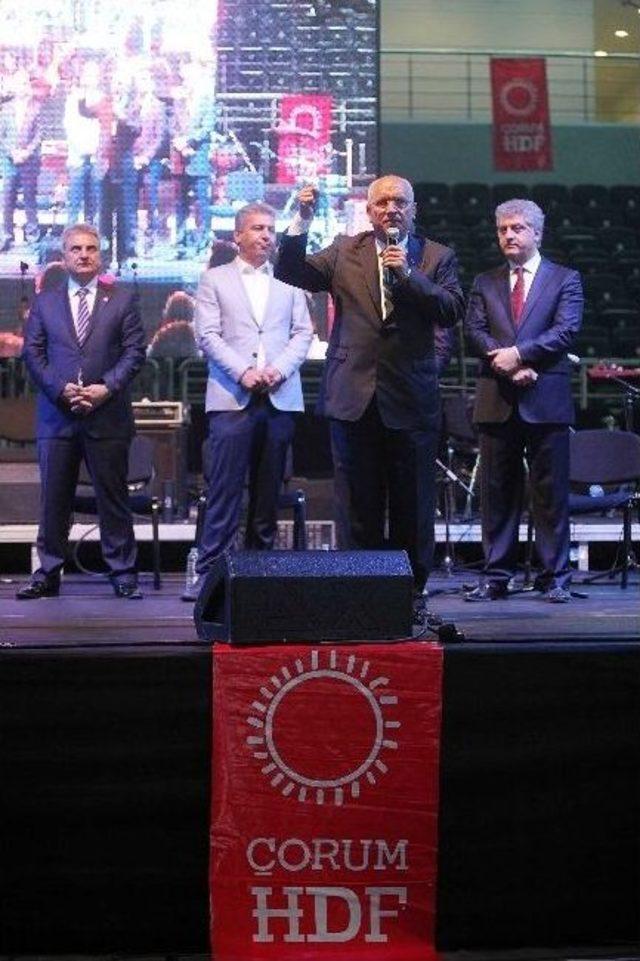 &Ccedil;orumlulardan Yaşar&rsquo;a Plaket 2