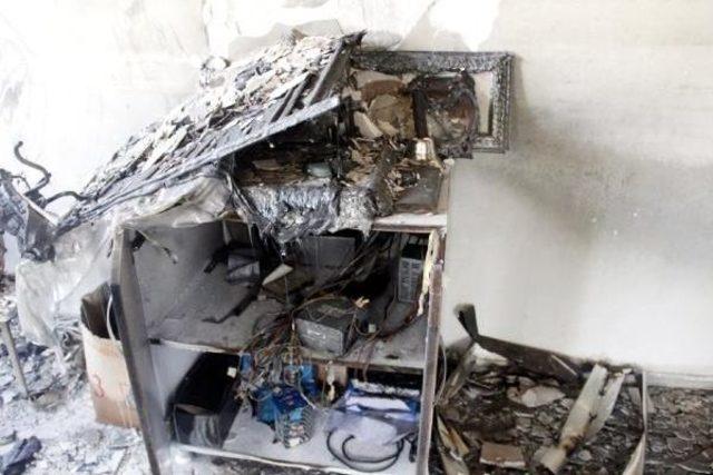 Suru&ccedil;&rsquo;Ta İmam Hatip Lisesi nde M&uuml;d&uuml;r Odası Kundaklandı 3