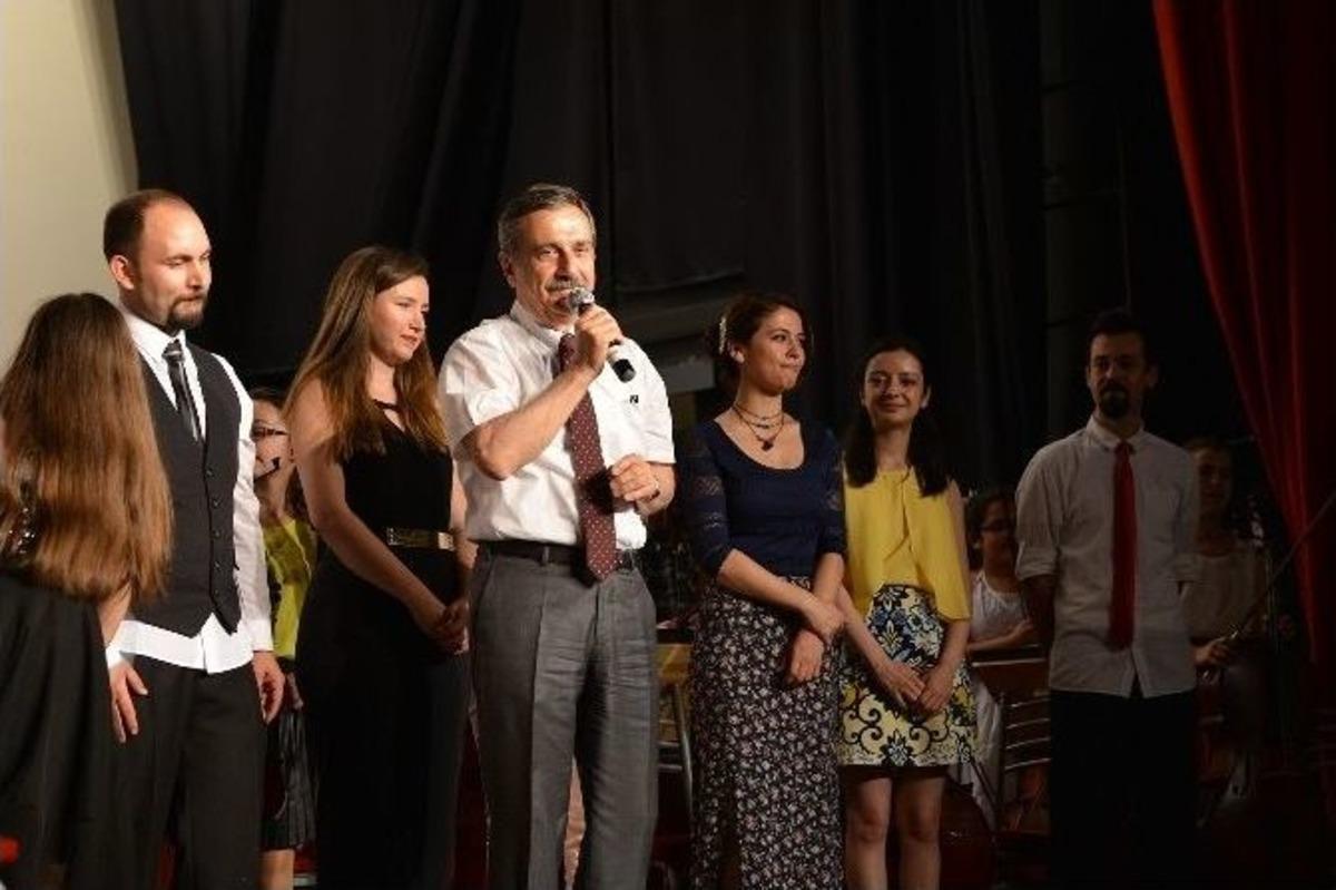 &Ccedil;ocuk Senfoni Orkestrası B&uuml;y&uuml;ledi