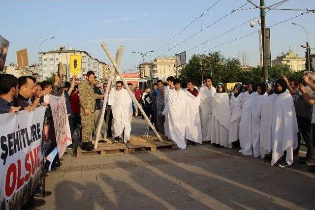 Mursi’nin İdam Kararına Karşı Protesto Eylemi Yapıldı