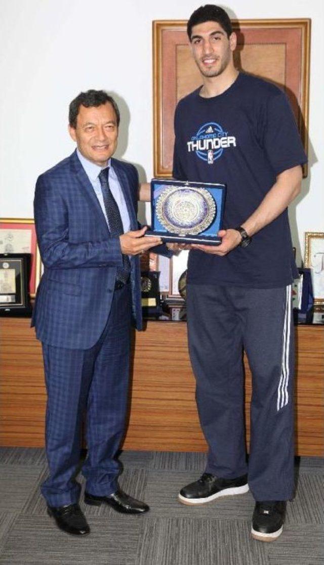 Enes Kanter Gediz &Uuml;niversitesi ne Konuk Oldu 1