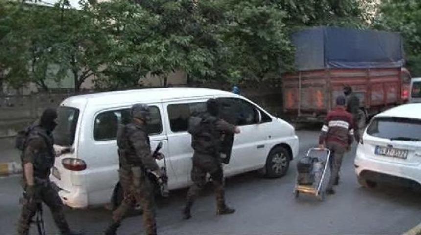 İstanbul'da Şafak Operasyonu: 52 G&ouml;zaltı
