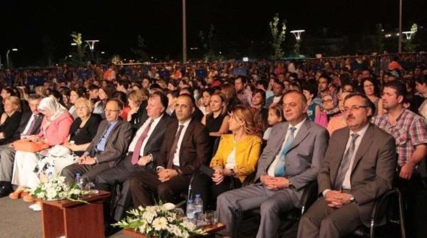 Ziynet Sali Manisalıları Coşturdu