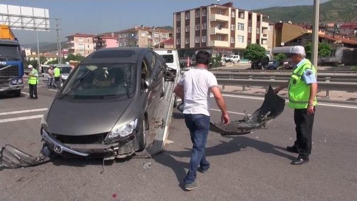 Kocaeli&rsquo;de Trafik Kazası: 2 Yaralı