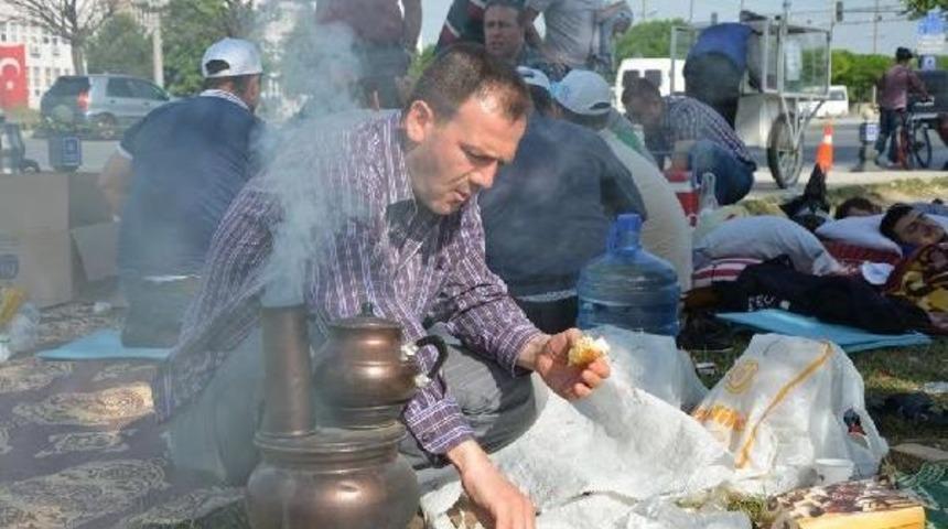 Bursa'da Otomotiv Ve Yan Sanayideki Eylemler Devam Ediyor