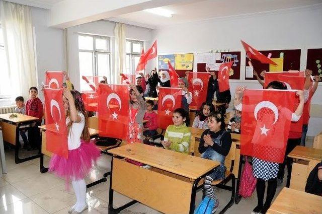 Şehitkamil Belediyesi’nden 700 Suriyeli Öğrenciye Kırtasiye Yardımı