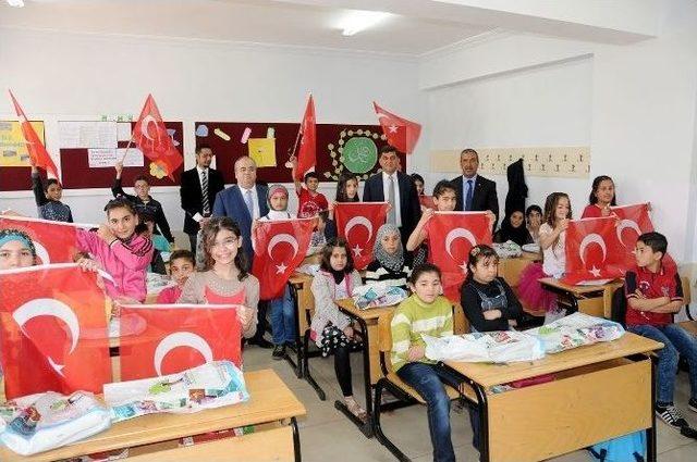 Şehitkamil Belediyesi’nden 700 Suriyeli Öğrenciye Kırtasiye Yardımı