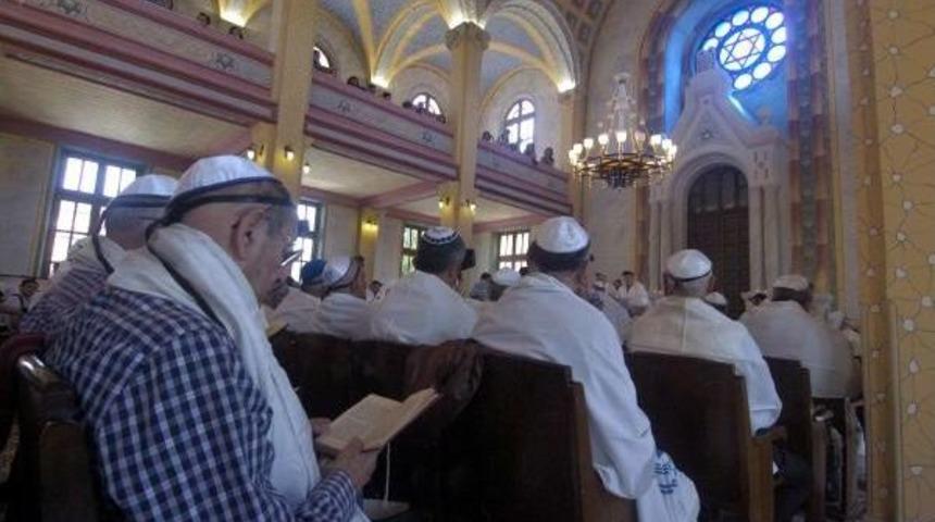 Tarihi Sinagoga Ziyaret&ccedil;i Akını