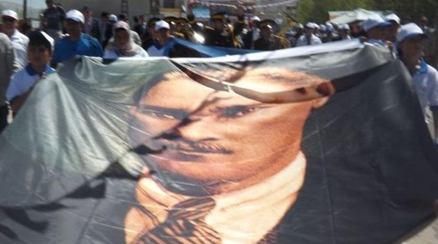 Van&rsquo;da 19 Mayıs Coşkusu