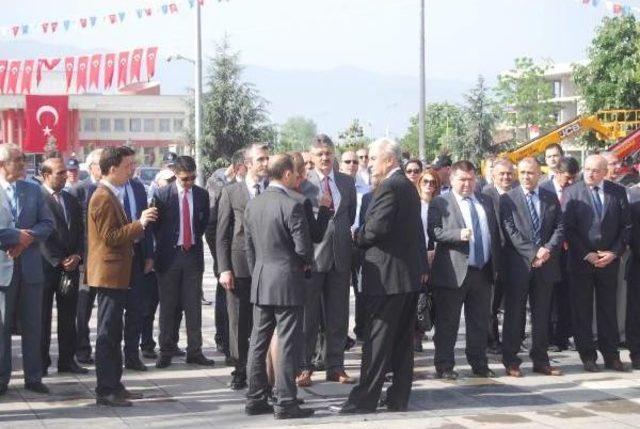 D&uuml;zce de 19 Mayıs Kutlamalarında Ak Parti Protestosu 2