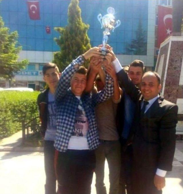 Beyşehir&rsquo;de 19 Mayıs T&ouml;renle Kutlandı 2