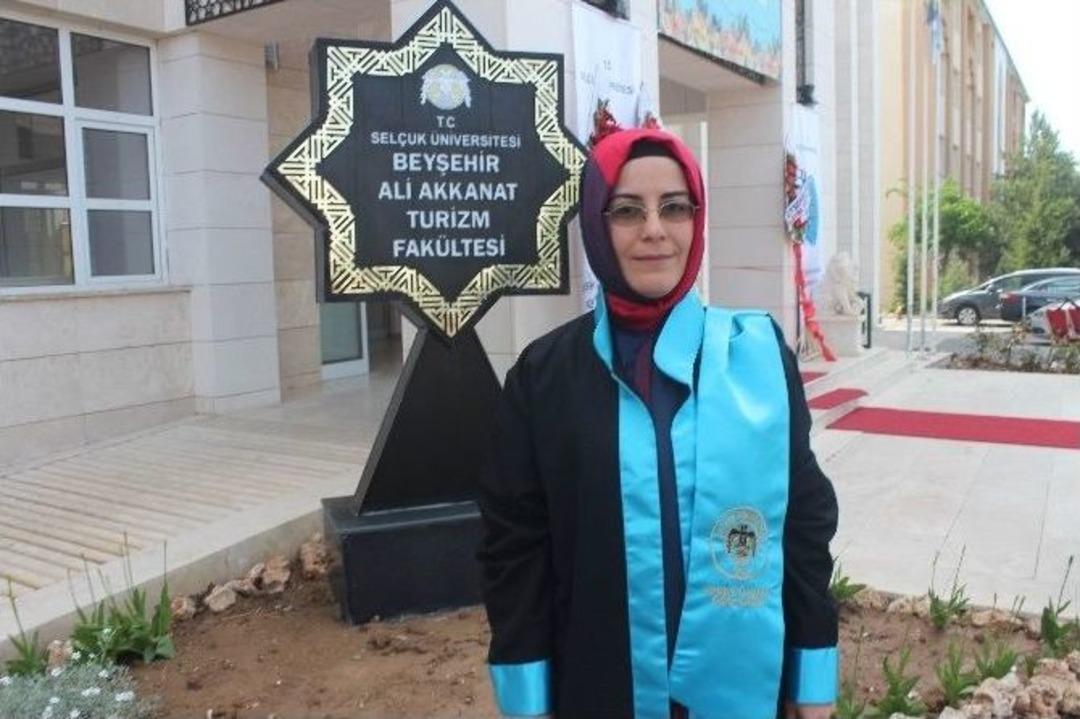 İki &Ccedil;ocuk Annesinin Mezuniyet Sevinci