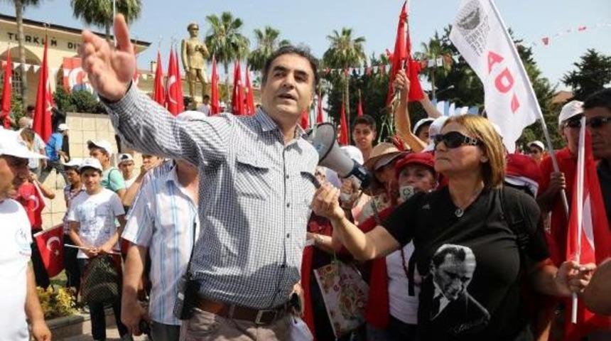 Mersin'de 19 Mayıs Kutlamalarında 'atat&uuml;rk Posteri' Krizi